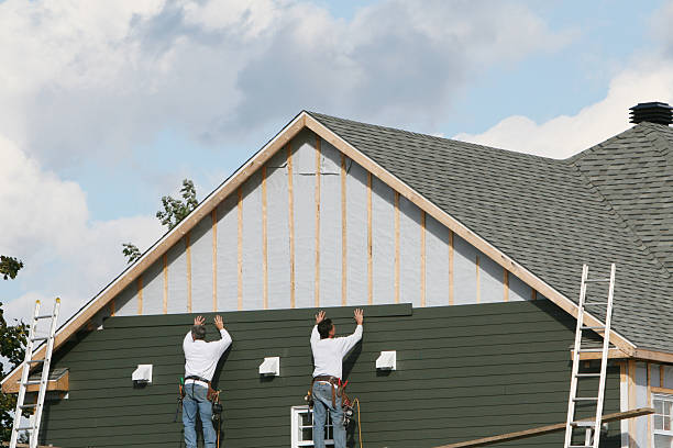 Professional Emergency Siding Repair technician working in Rumson, NJ